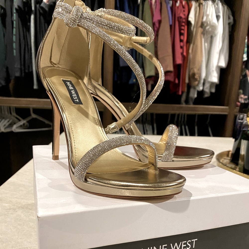 Nine West Laverne Size 7.5 Gold Glitter Strappy Heels
